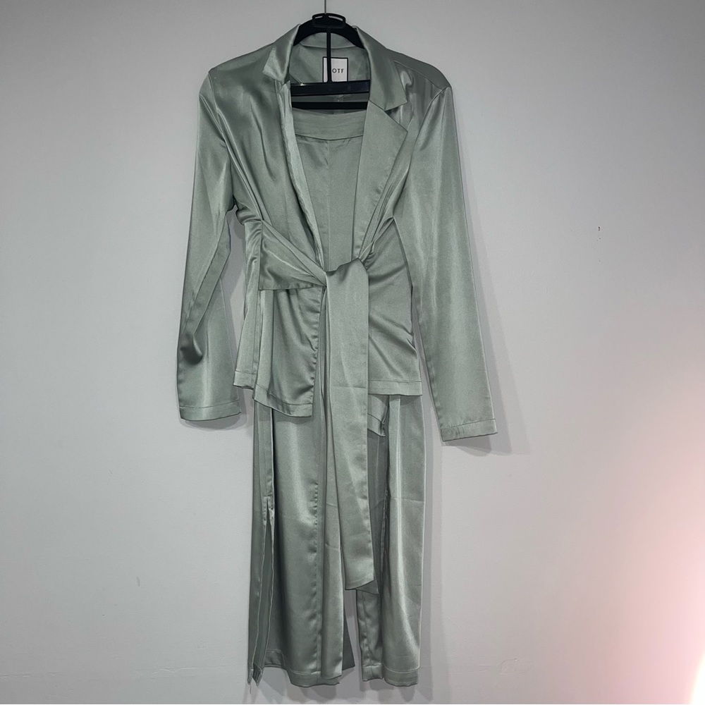 GREEN SILKY SET